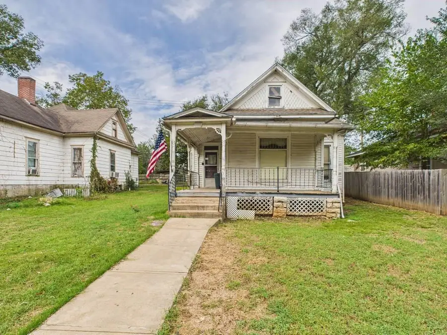 108 N Crawford Street, Fort Scott, KS 66701 - Image #2