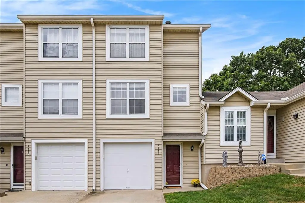 7138 NE Kingston Court, Gladstone, MO 64119 - Image #1