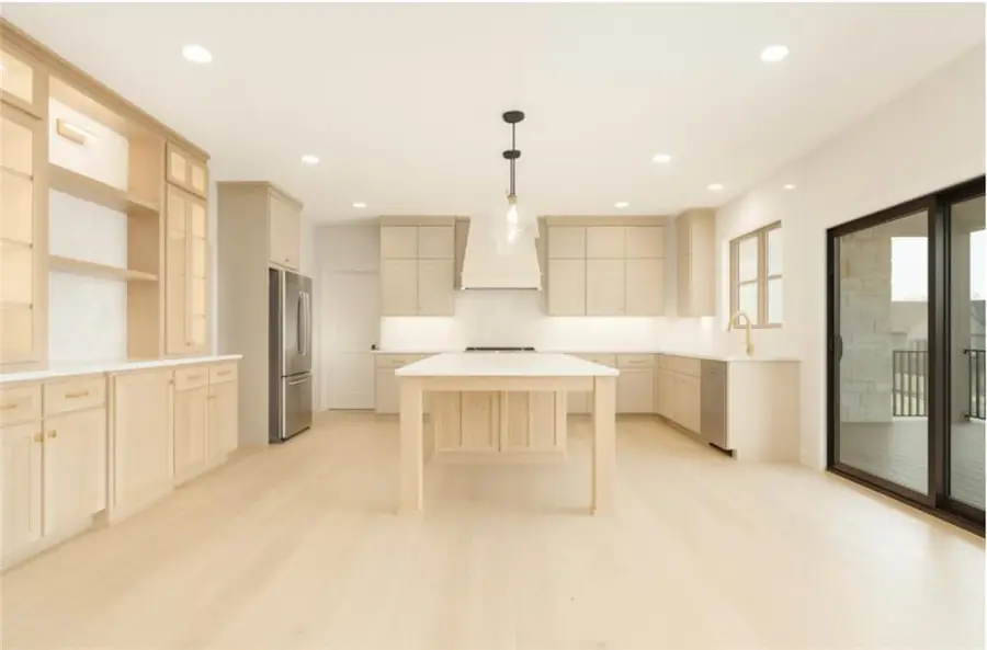 13508 Terrace Park Drive, Parkville, MO 64152 - Image #2