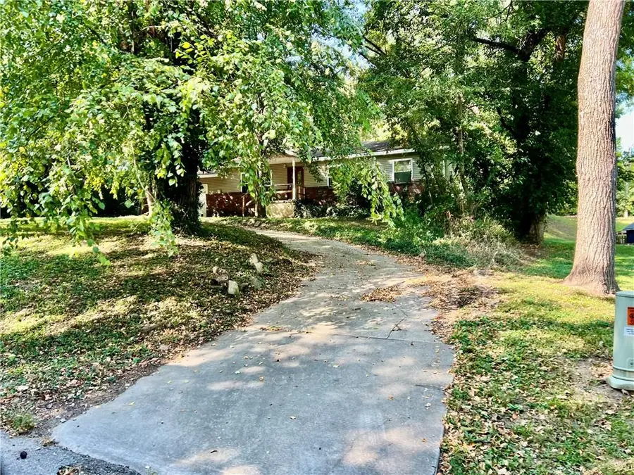 6424 S 16th Street, Saint Joseph, MO 64504 - Image #2