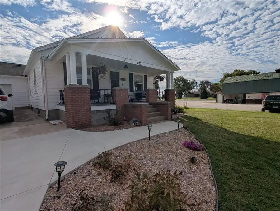 407 S 1st Street, Hiawatha, KS 66434 - Image #2