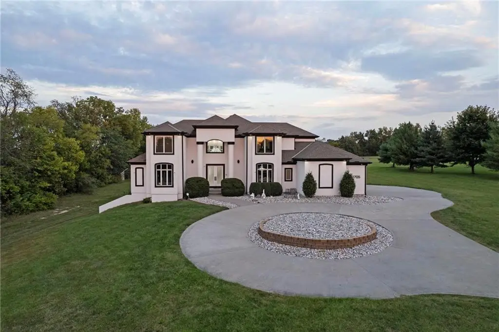 10705 Wildflower Drive, Lees Summit, MO 64086 - Image #1