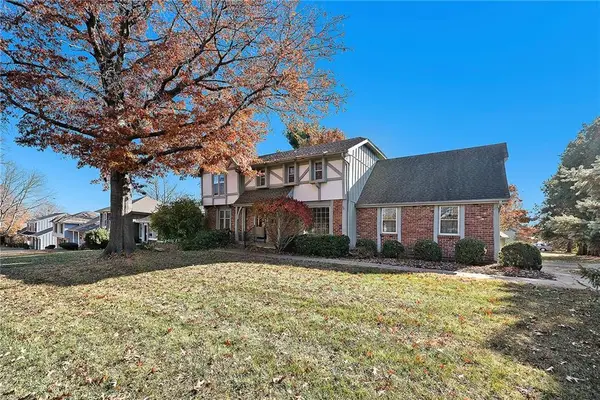 10517 W 102nd Terrace, Overland Park, KS 66214