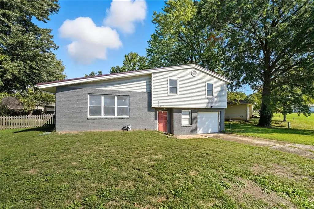 300 Crestview Drive, Richmond, MO 64085 - Image #1
