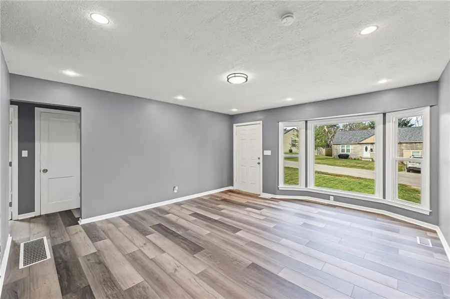 5611 Oakland Avenue, Kansas City, MO 64129 - Image #3