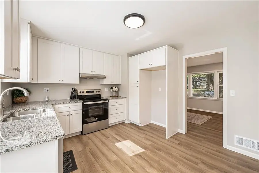 9111 Vaughn Avenue, Raytown, MO 64133 - Image #2