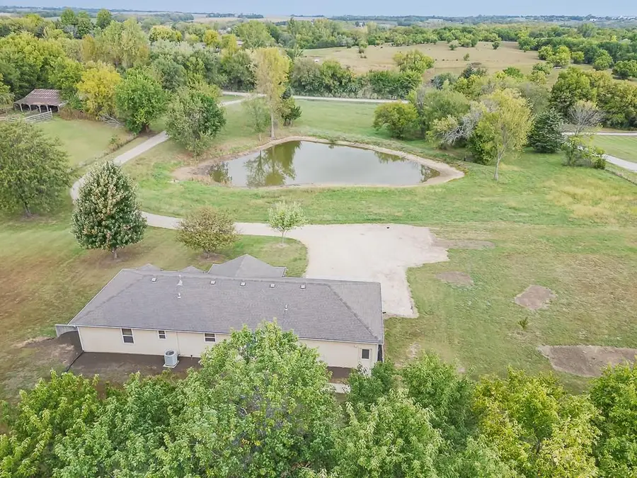 25011 Garrett Road, McLouth, KS 66054 - Image #3