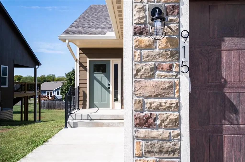 915 Eagle Ridge Drive, Baldwin City, KS 66006 - Image #1