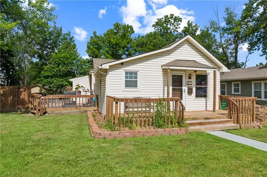6820 N Campbell Street, Gladstone, MO 64118 - Image #2