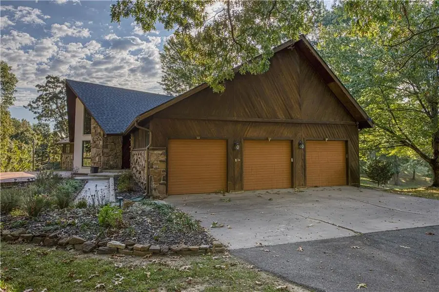 1010 E 34th Street, Baxter Springs, KS 66713 - Image #2