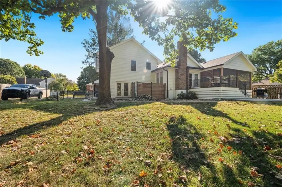 409 NW Locust Drive, Blue Springs, MO 64014 - Image #2