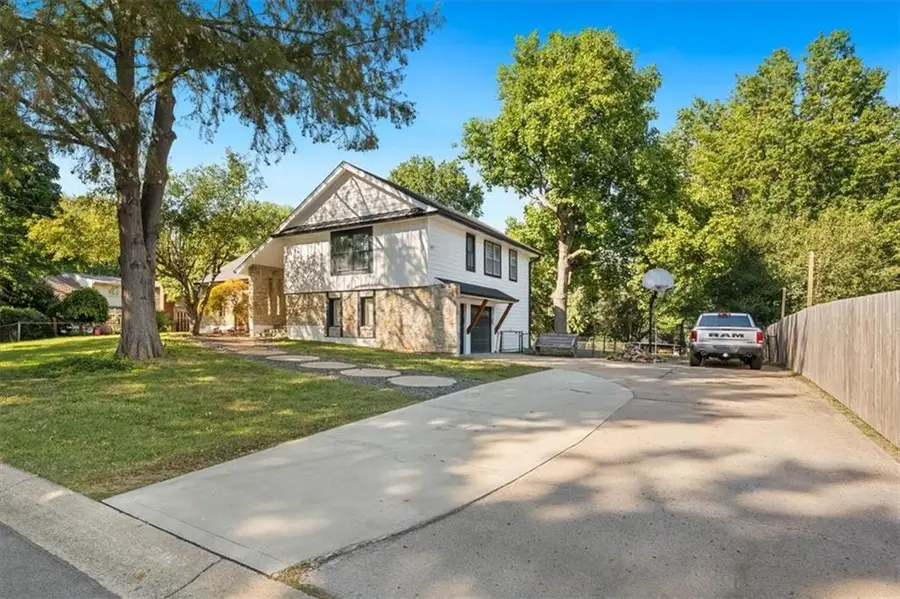 409 NW Locust Drive, Blue Springs, MO 64014 - Image #3