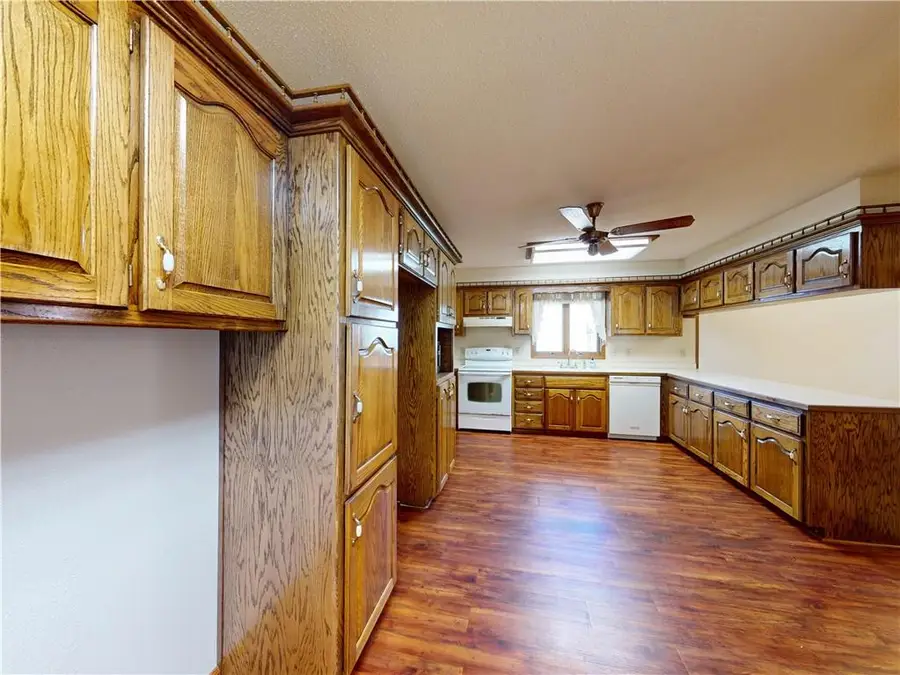 802 S Timberbrook Drive, Nevada, MO 64772 - Image #3