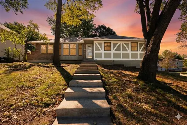 801 E Piatt Lane, Olathe, KS 66061