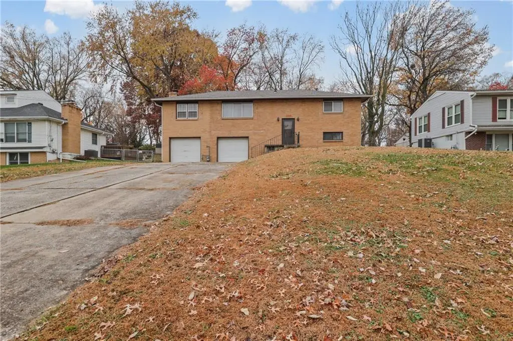 4200 NE Chaumiere Road, Kansas City, MO 64117 - Image #1