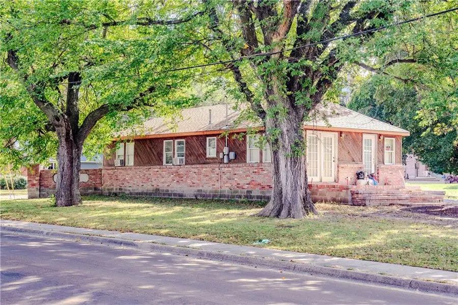 634 N Oak Street, Iola, KS 66749 - Image #2
