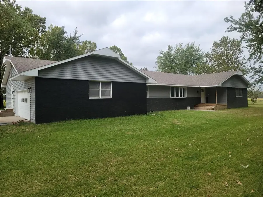 305 S 170th Street, Girard, KS 66743 - #2