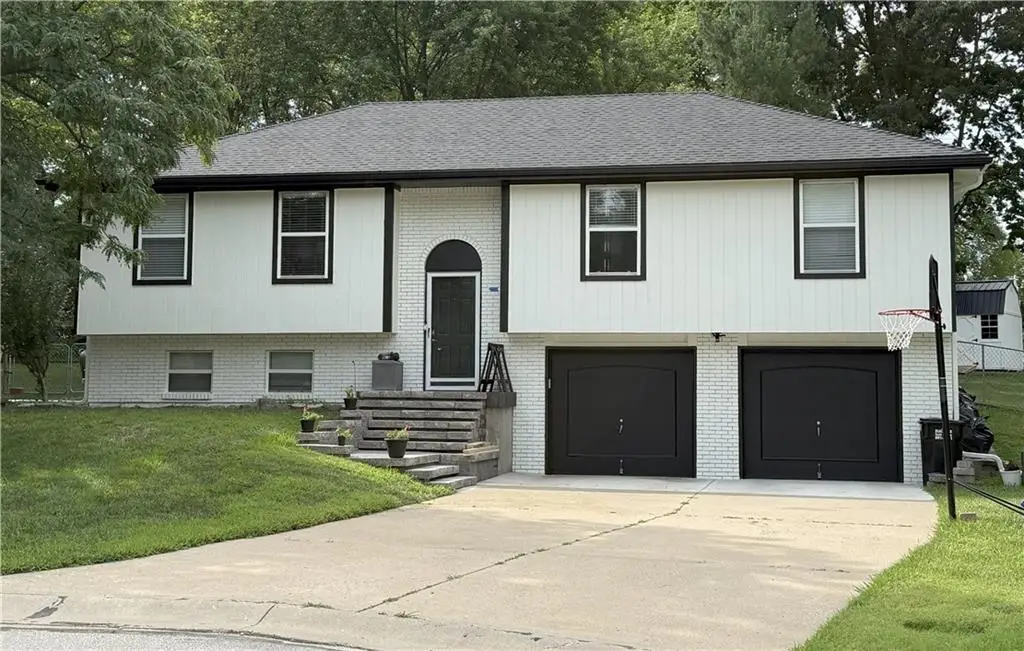 6811 N Orchard Street, Pleasant Valley, MO 64068 - #1