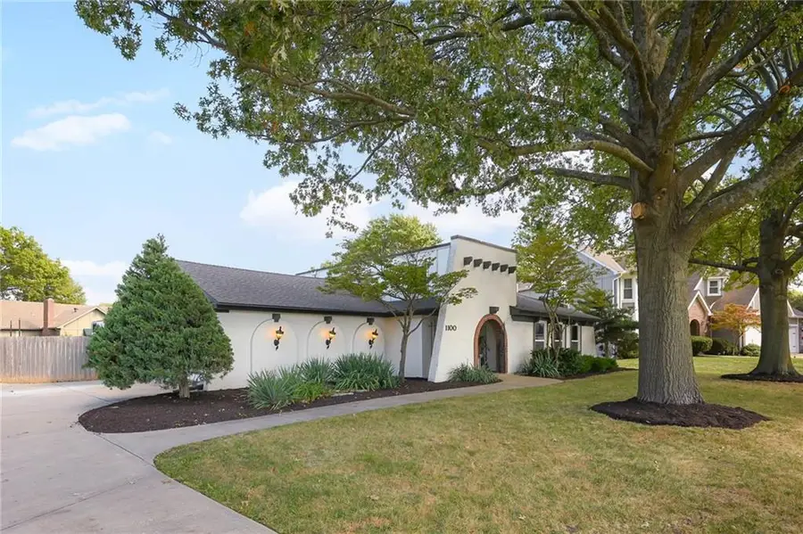 1100 Johnston Drive, Raymore, MO 64083 - Image #2