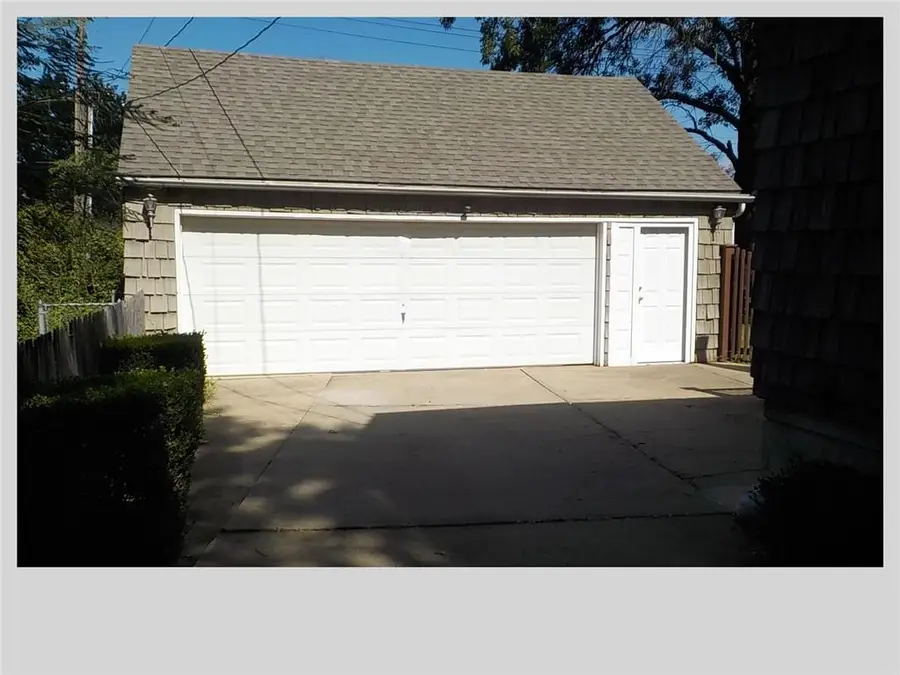 1216 W 4th Street, Coffeyville, KS 67337 - Image #3