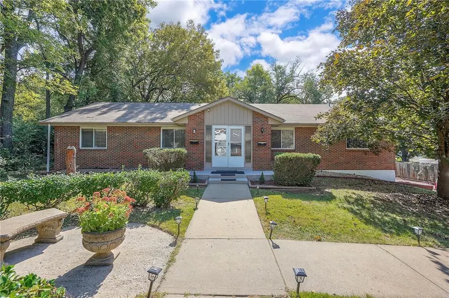 7909 Grandview Street, Overland Park, KS 66204 - #2
