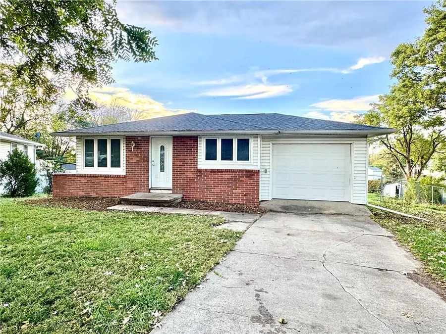 1228 W Crestview Drive, Maryville, MO 64468 - Image #2