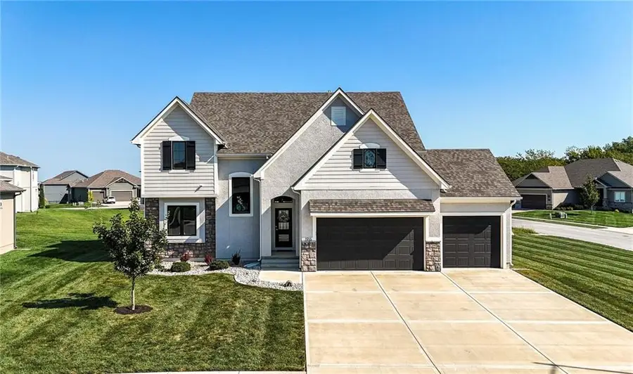 1916 NE Park Ridge Drive, Lees Summit, MO 64064 - Image #2
