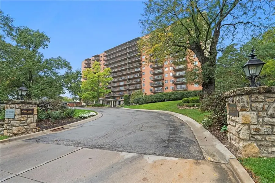 4550 Warwick Boulevard #204, Kansas City, MO 64111 - Image #2