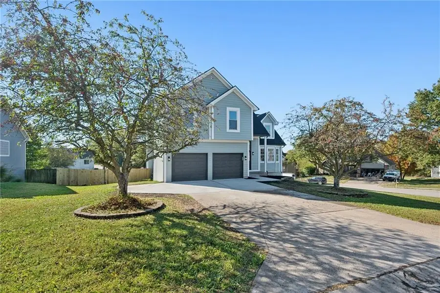 1515 Fox Run Lane, Raymore, MO 64083 - Image #2