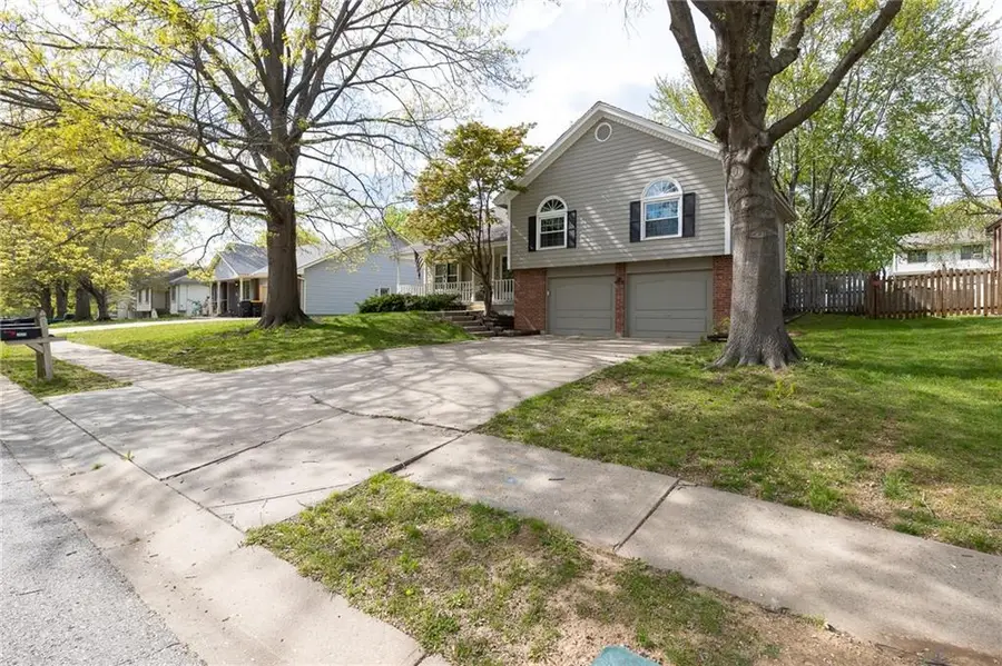 3605 NW Dogwood Drive, Blue Springs, MO 64015 - Image #2