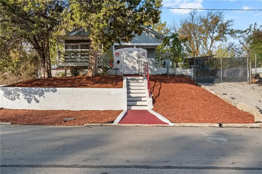 5226 E 28th Terrace, Kansas City, MO 64128 - Image #2