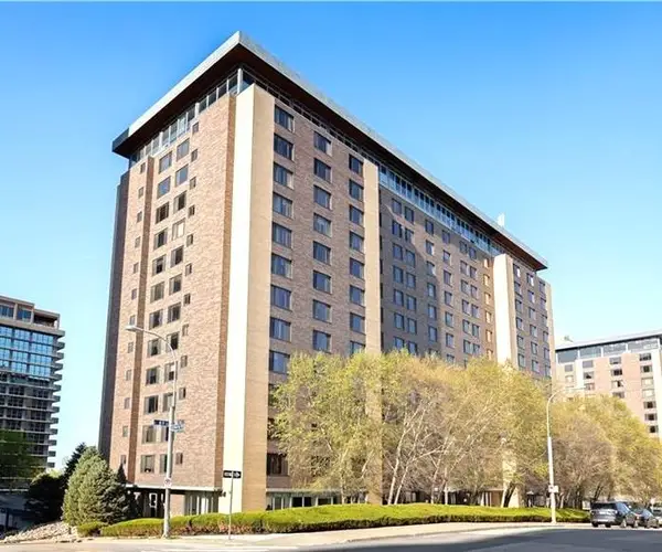 600 E 8th Unit 8s Street, Kansas City, MO 64106