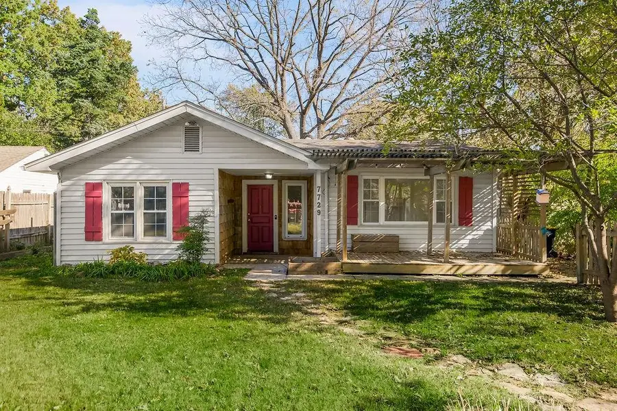 7729 Madison Avenue, Kansas City, MO 64114 - Image #2