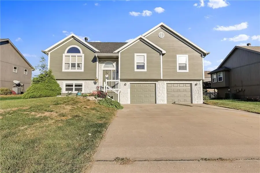 10823 N Oakland Avenue, Kansas City, MO 64157 - Image #2