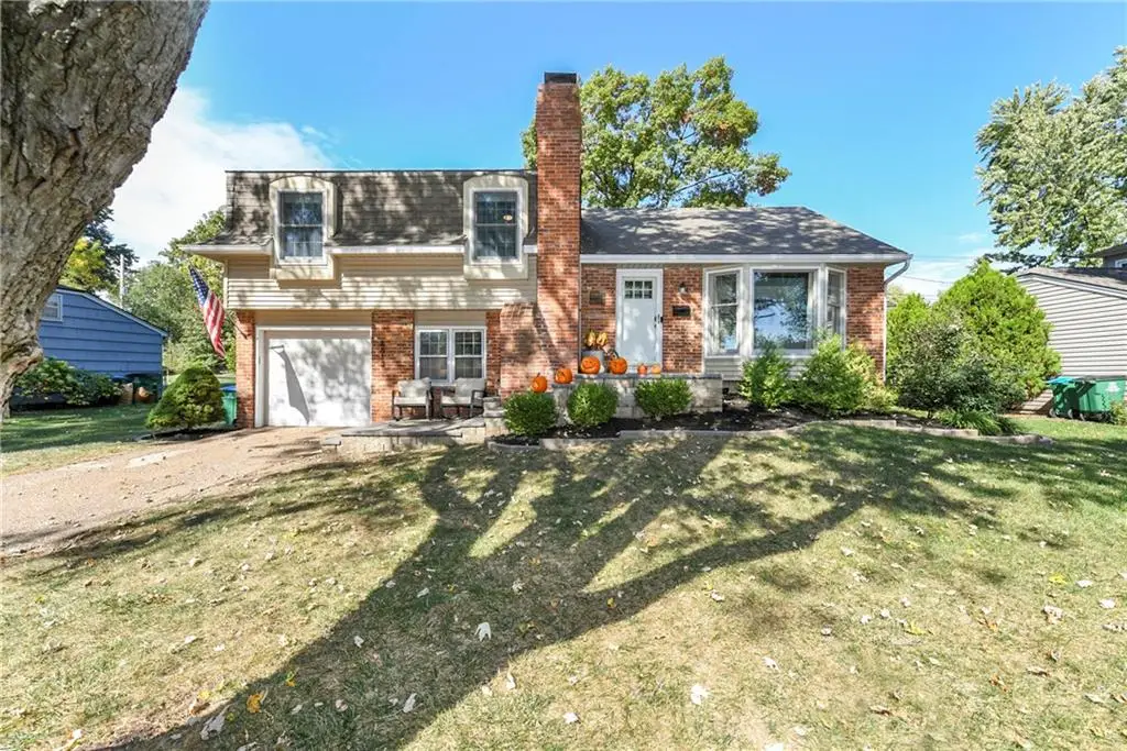 8812 W 98th Terrace, Overland Park, KS 66212 - Image #1