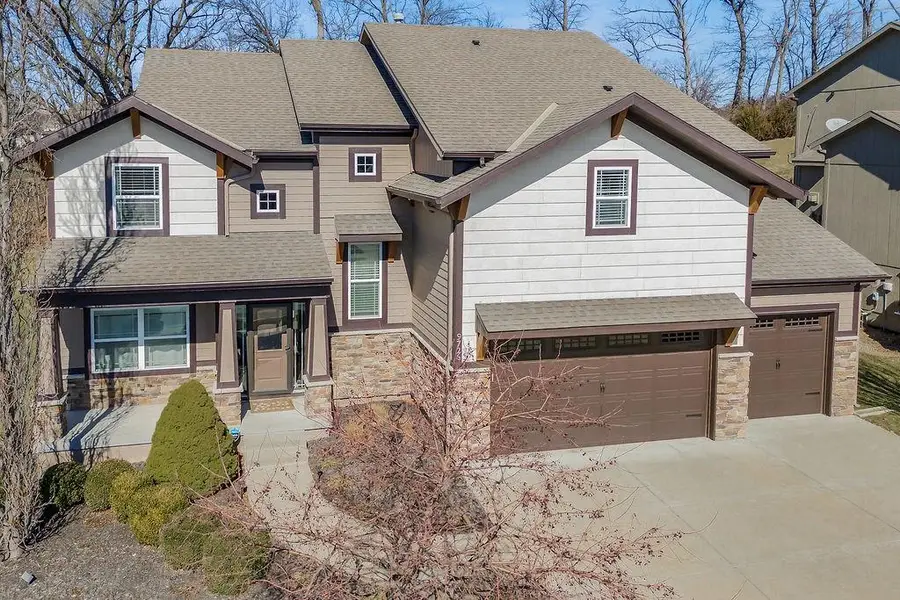 9726 Apple Blossom Lane, Parkville, MO 64152 - #2