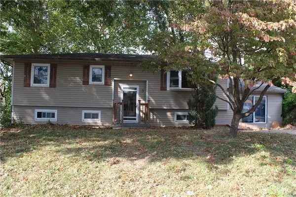 3 Country Club Terrace, Lexington, MO 64067