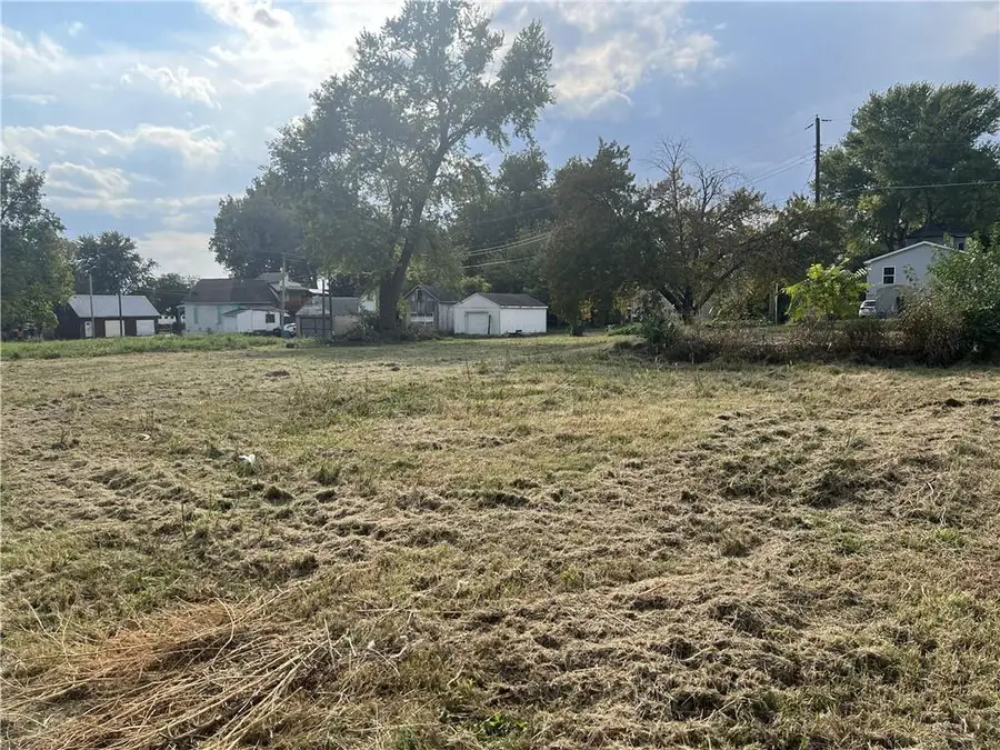 1002 S 17 Street, Saint Joseph, MO 64507 - Image #2