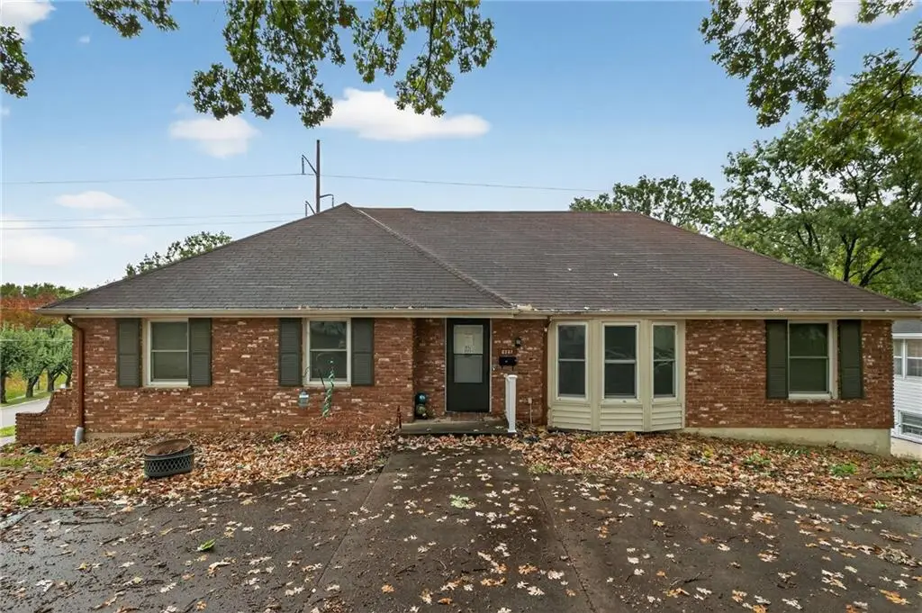 6761 N Woodland Avenue, Gladstone, MO 64118 - Image #1