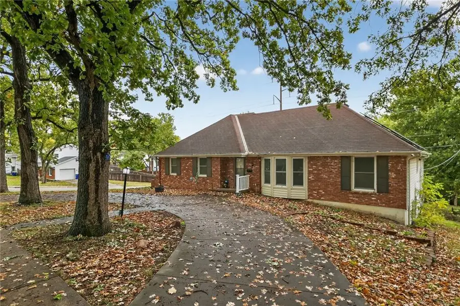 6761 N Woodland Avenue, Gladstone, MO 64118 - Image #3