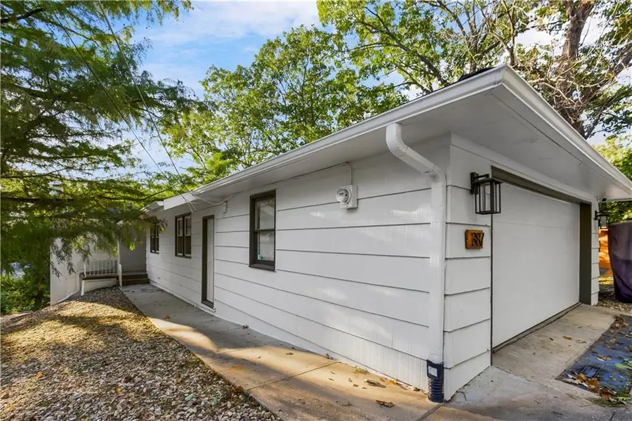 387 NW North Shore Drive, Lake Waukomis, MO 64151 - Image #3