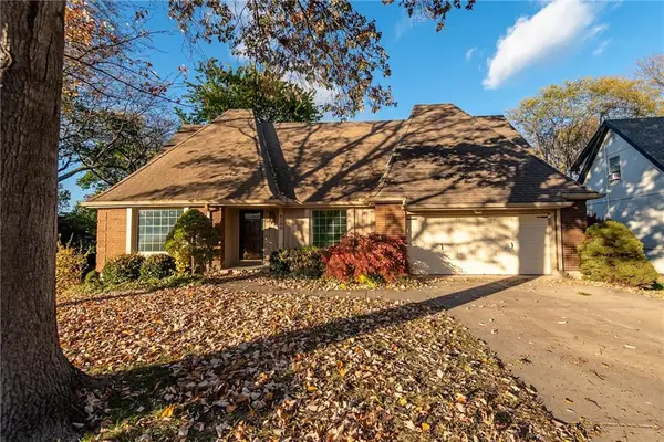 8280 W 117th Street, Overland Park, KS 66210