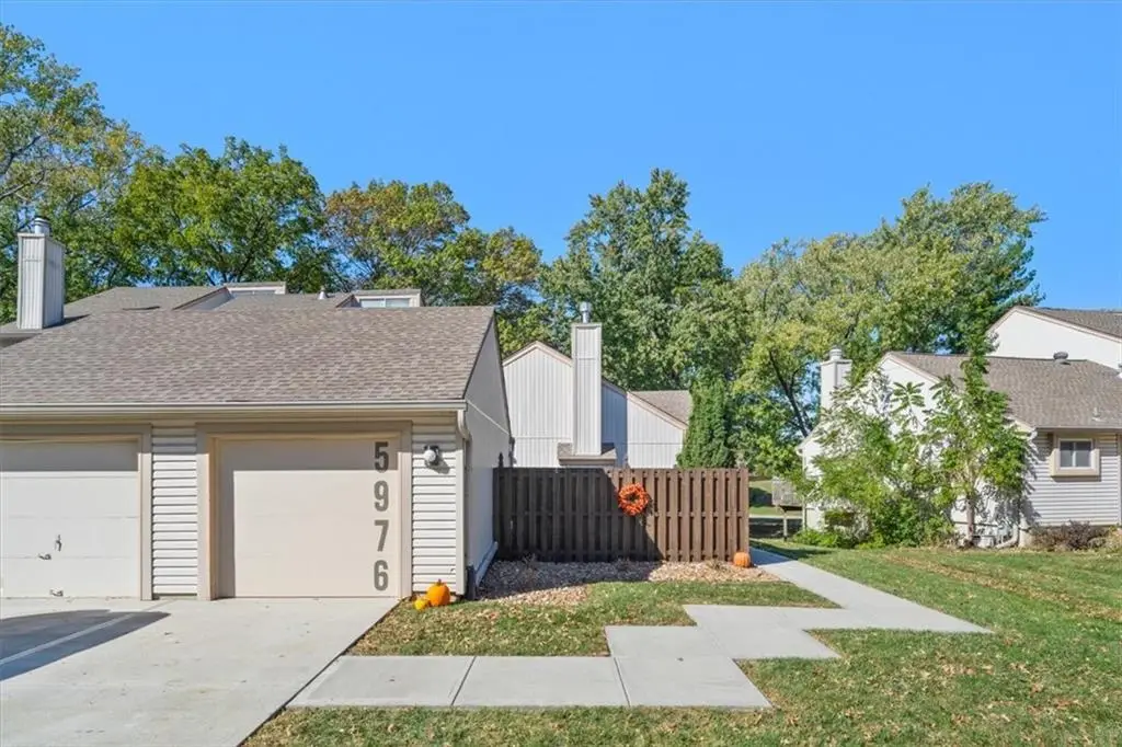 5976 N Kansas Avenue, Gladstone, MO 64119 - Image #1