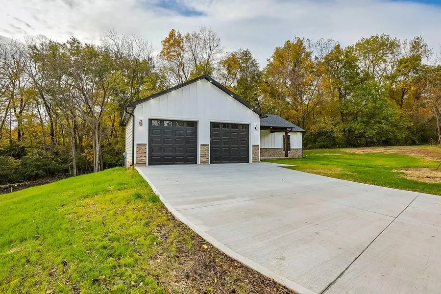 4716 NE Amazonia Road, Saint Joseph, MO 64505 - Image #2