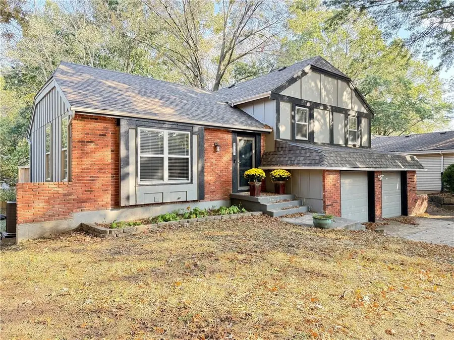 504 S Cardinal Drive, Olathe, KS 66062 - Image #2