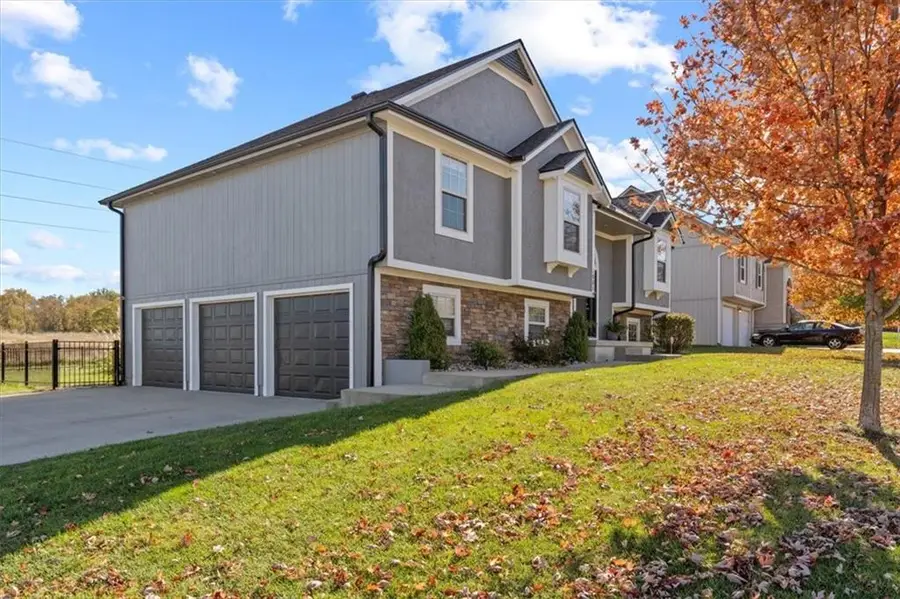 1001 SW Powell Drive, Oak Grove, MO 64075 - Image #2