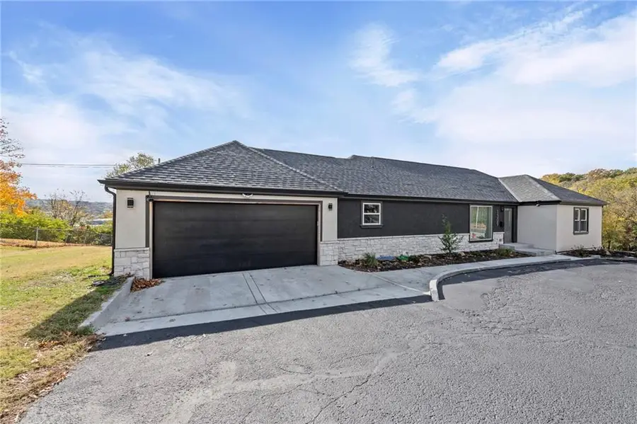 1309 W 100th Terrace, Kansas City, MO 64114 - Image #2