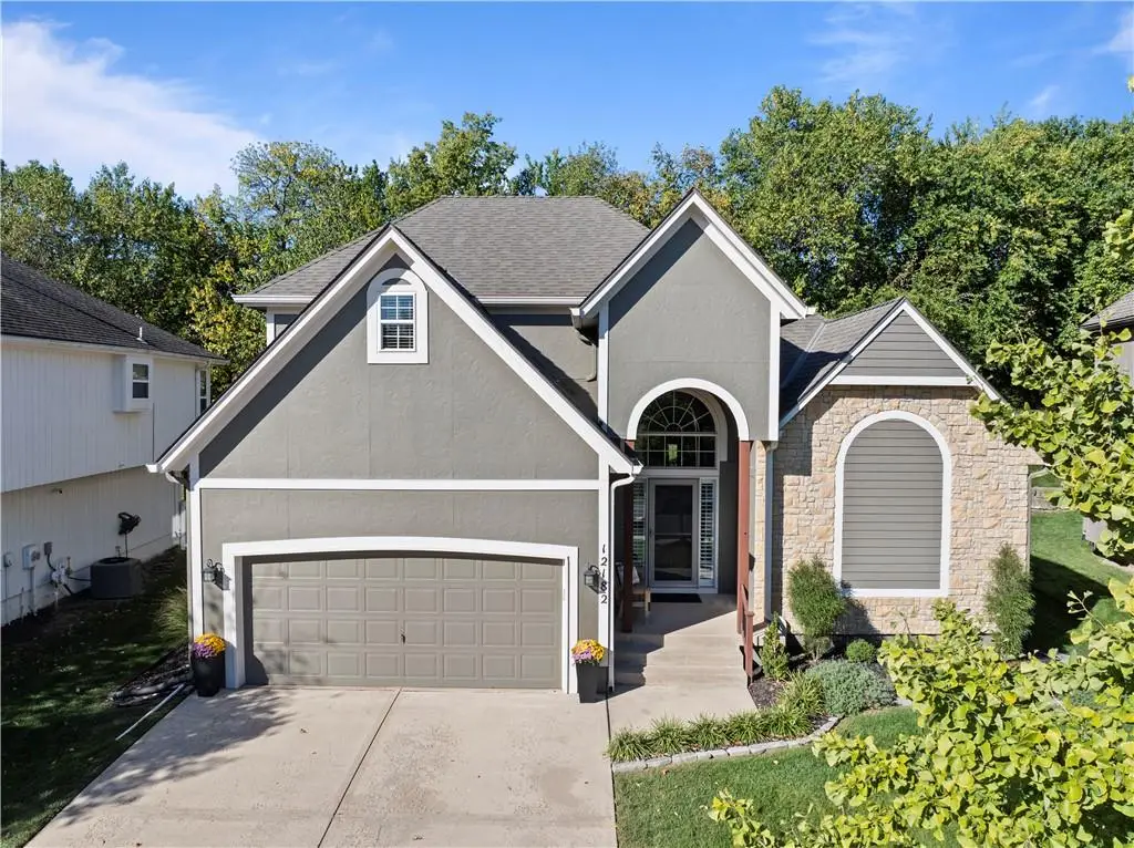 12182 S Prairie Creek Parkway, Olathe, KS 66061 - Image #1