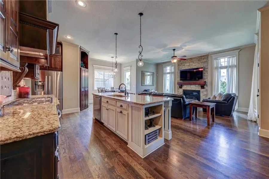 16524 Lucille Street, Overland Park, KS 66221 - Image #2