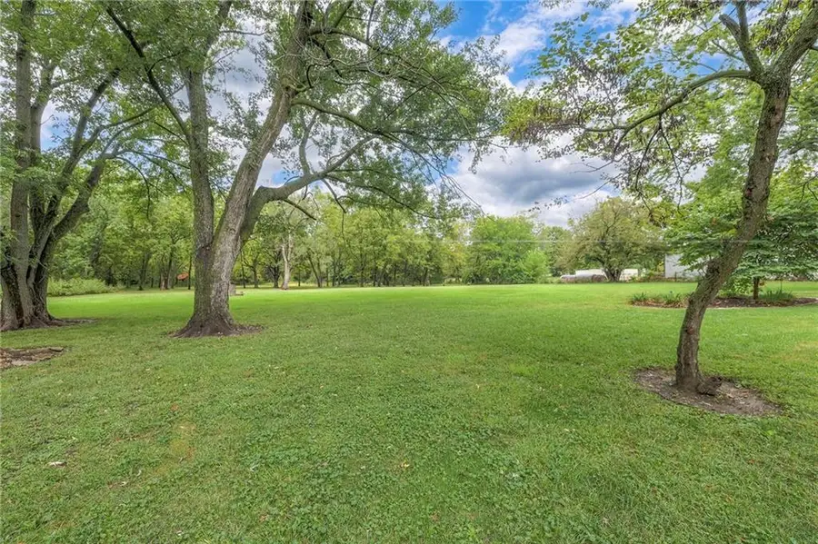 7540 197th Street, Stilwell, KS 66085 - Image #2